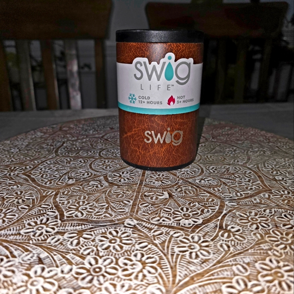 Swig nwt stainless steel beverage koozie leather 12oz